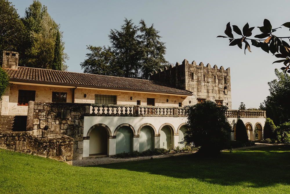 Fachada del pazo de Fillaboa con su jardín